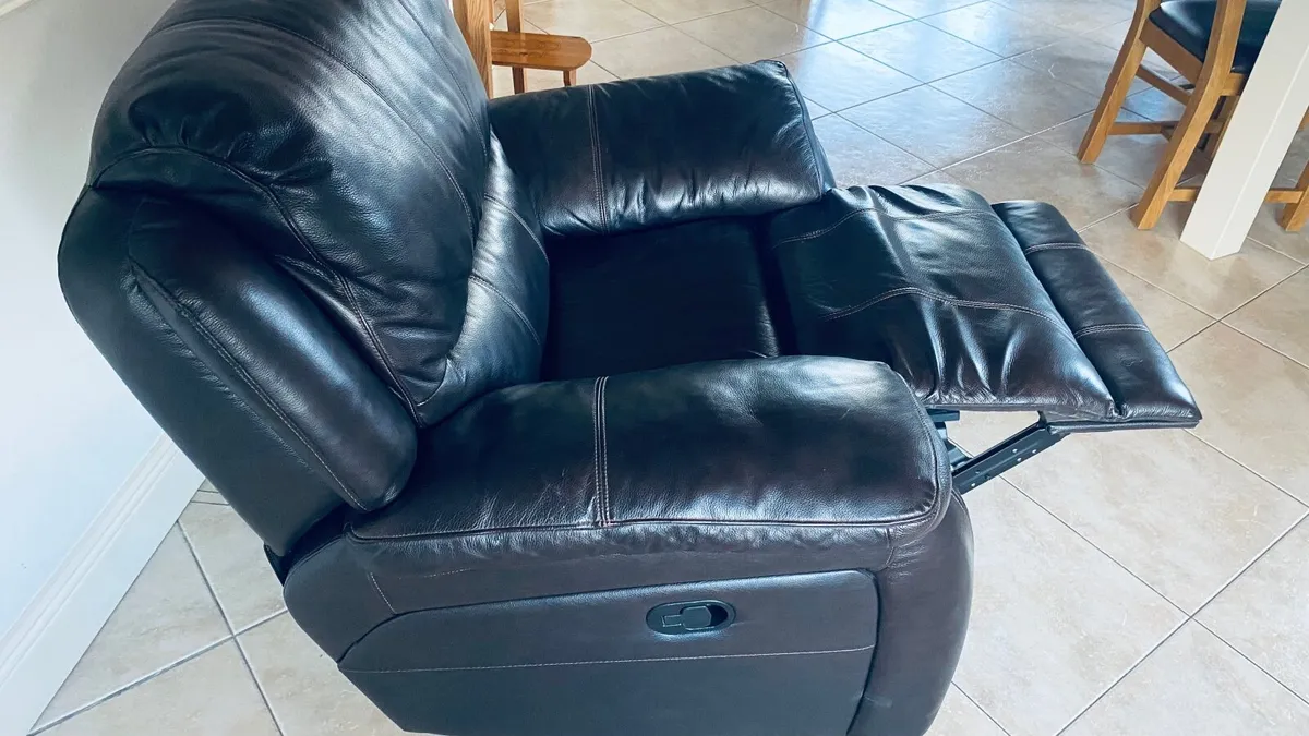 Leather recliner Armchair - Image 3