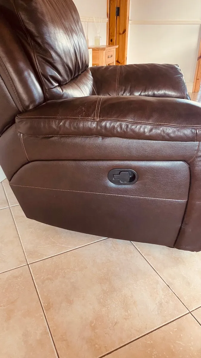 Leather recliner Armchair - Image 4