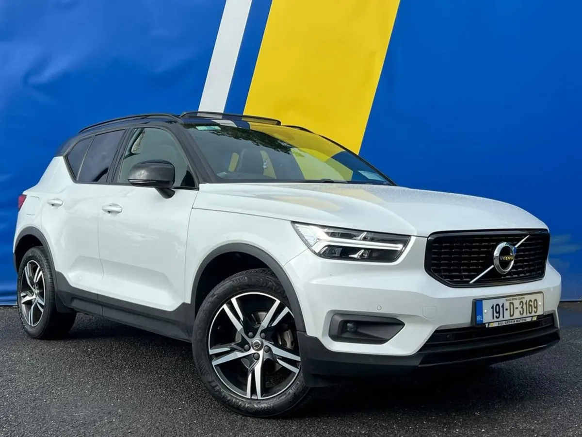 Volvo XC40 XC40 R-DESIGN 2.0D AUTO // TILT & SLIDE - Image 3