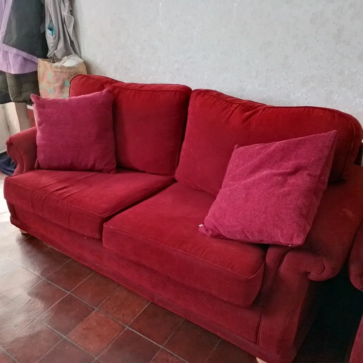 Free 3 piece suite - Image 1