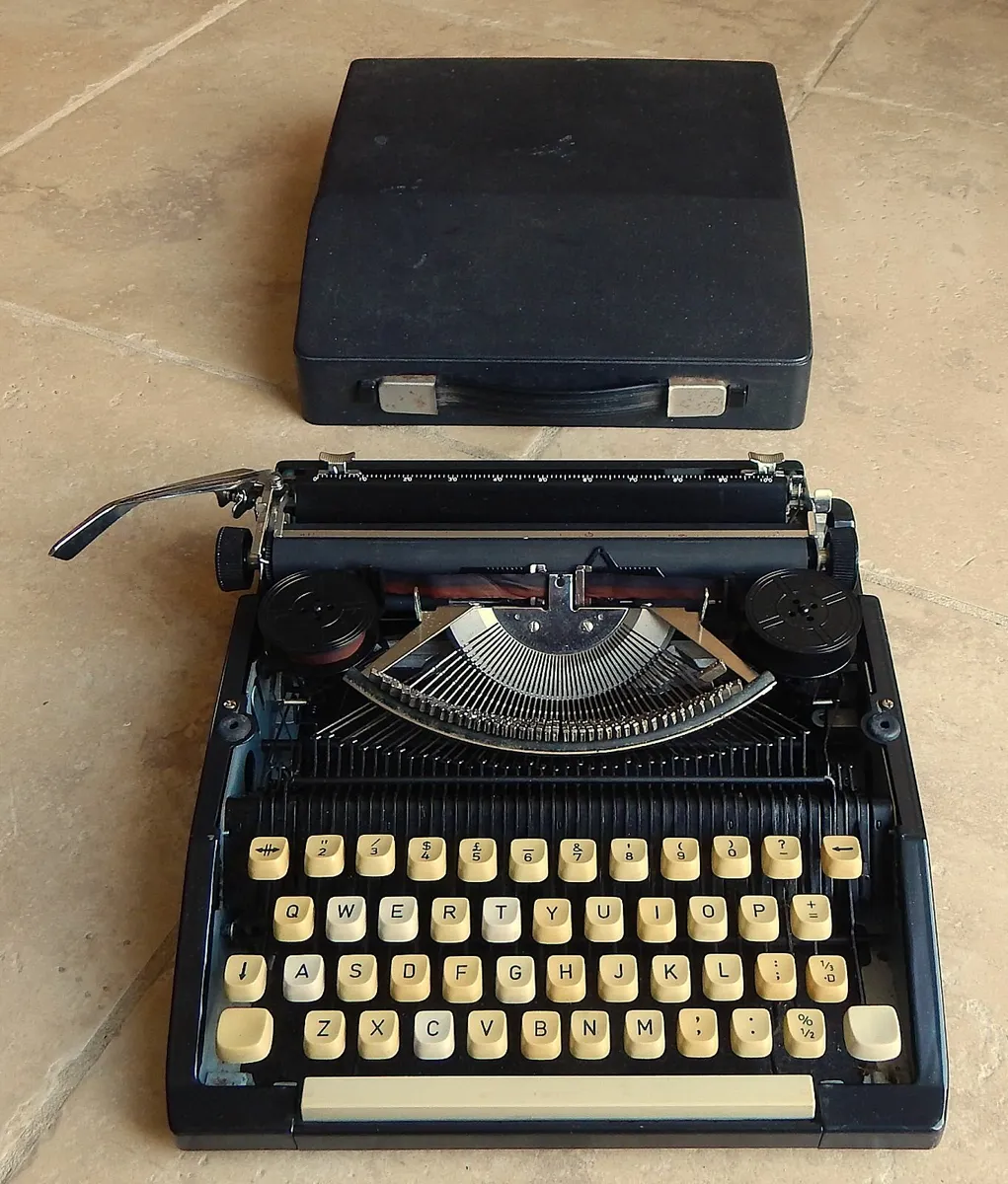 Vintage Silver Seiko Typewriter in Case, #11430869 - Image 1