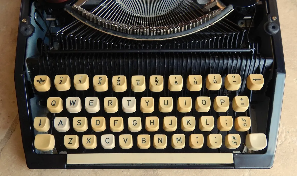 Vintage Silver Seiko Typewriter in Case, #11430869 - Image 3