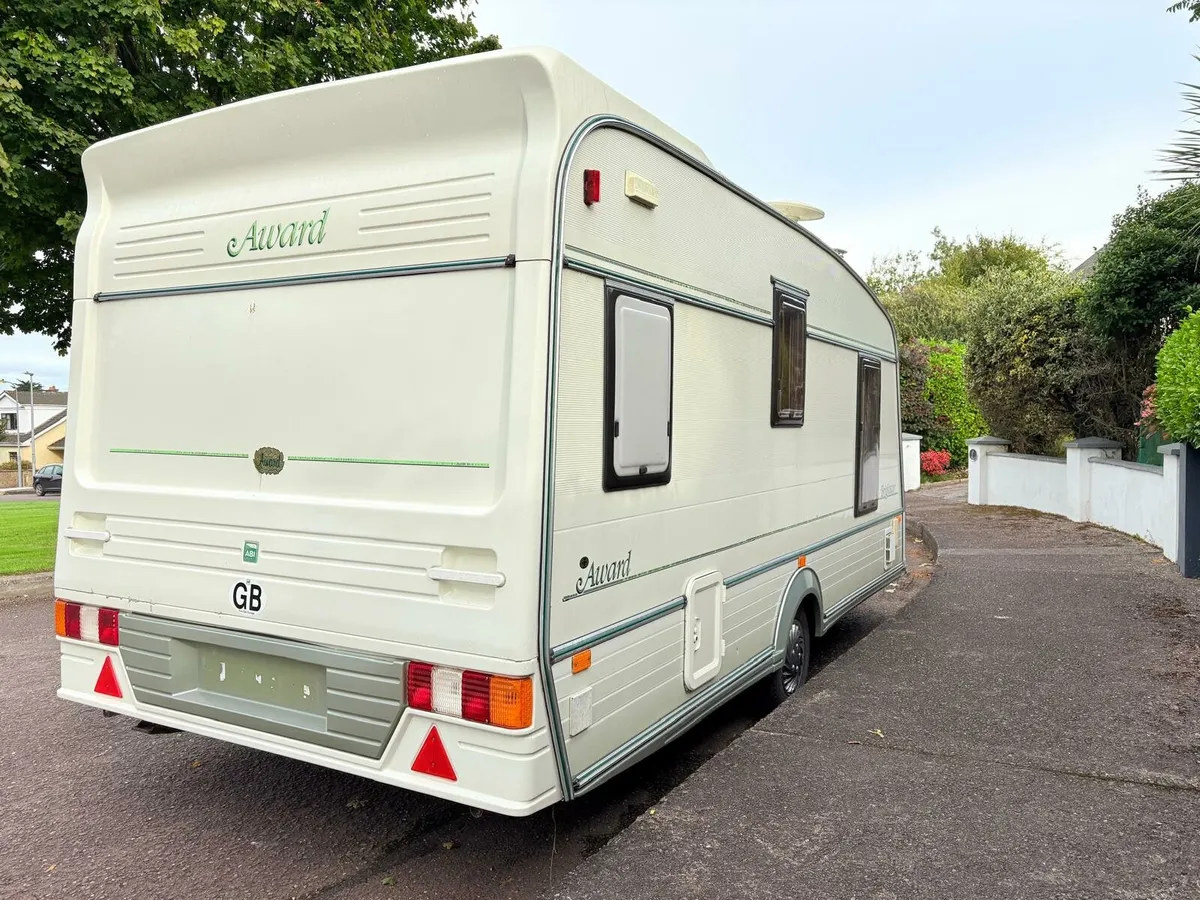 ABI BRIGHTSTAR AWARD 2 berth light weight caravan - Image 3