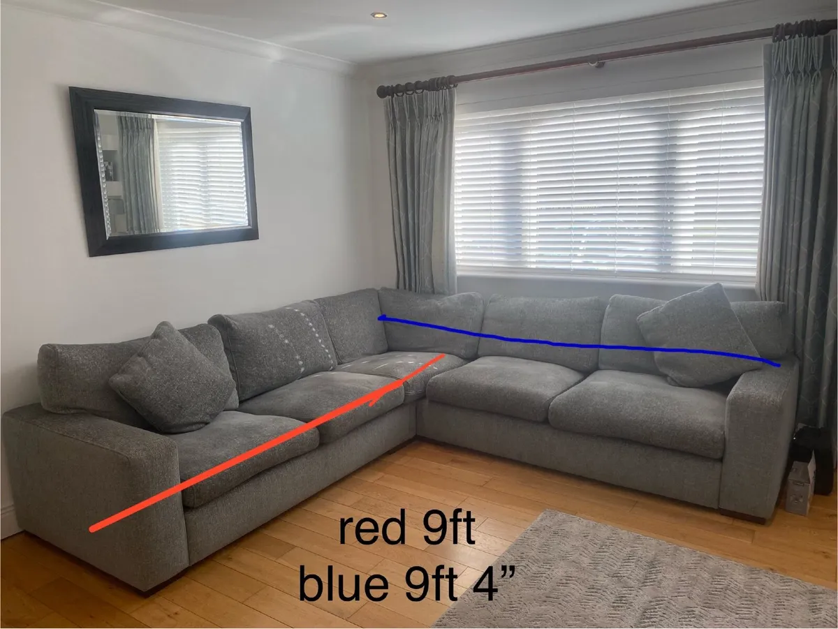 Large L shaped Sofa with built in pull out bed - Image 1