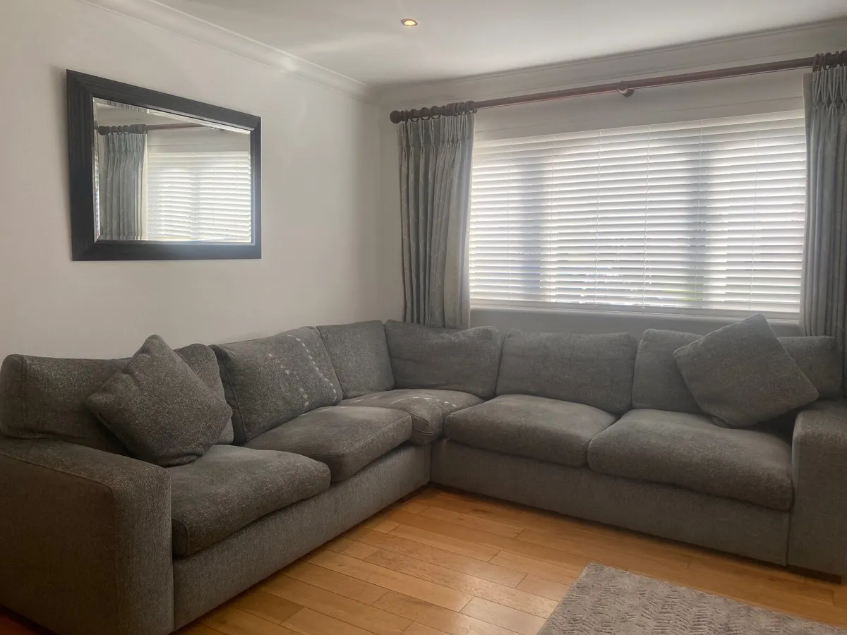 Large L shaped Sofa with built in pull out bed - Image 3