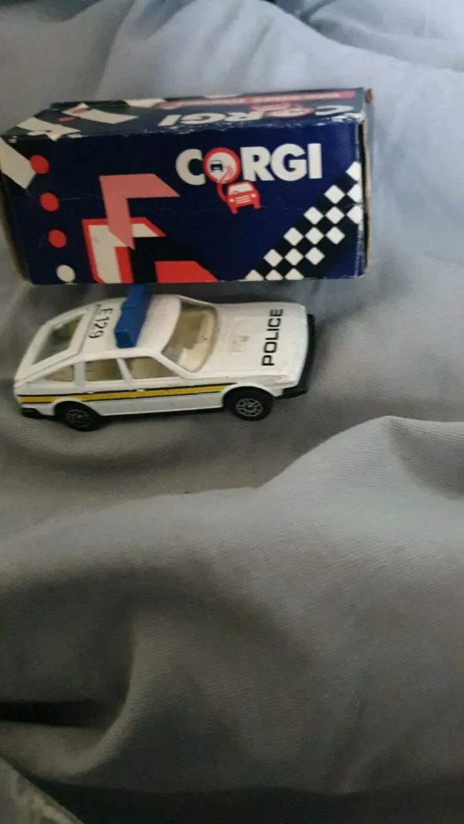 CORGI DIE.CAST MOFEL ROVER POLICE CAR