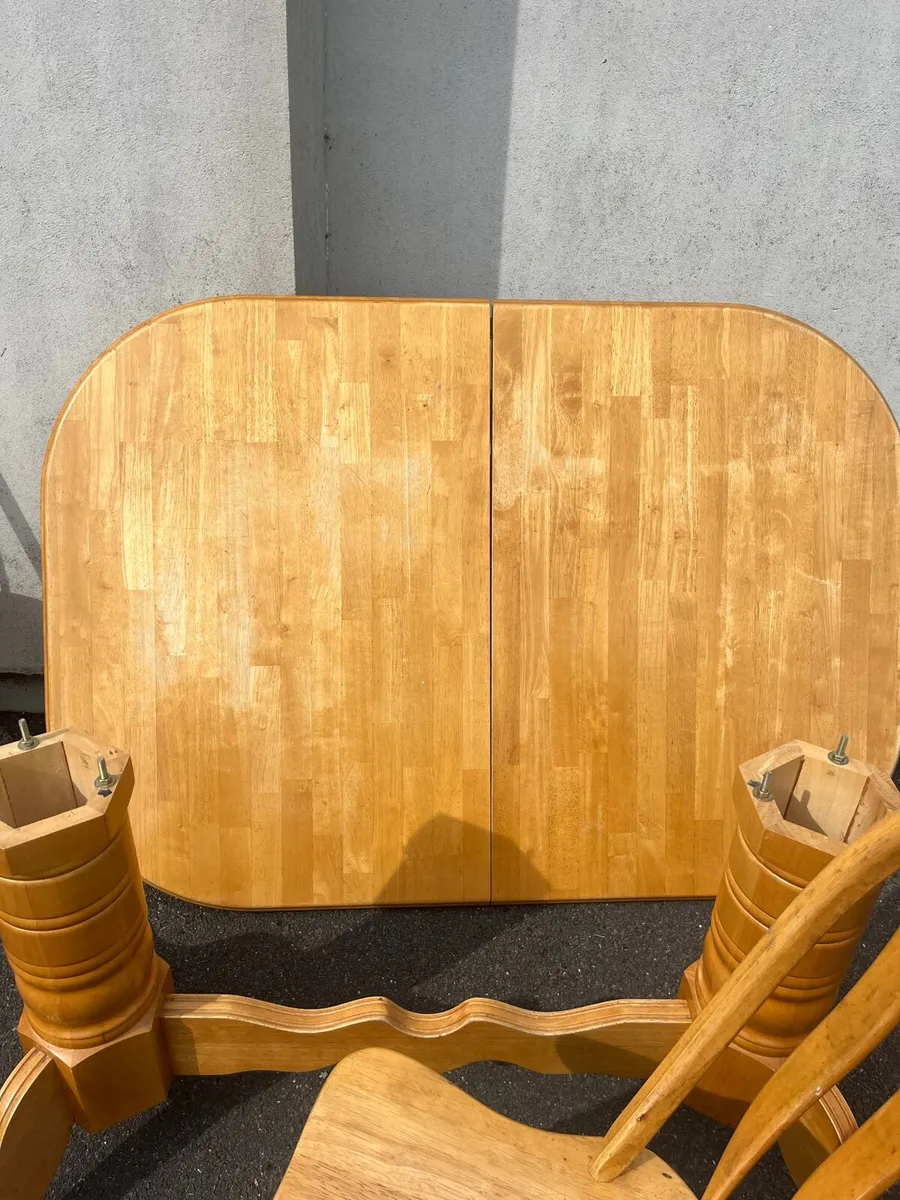 Table and chairs - Image 3