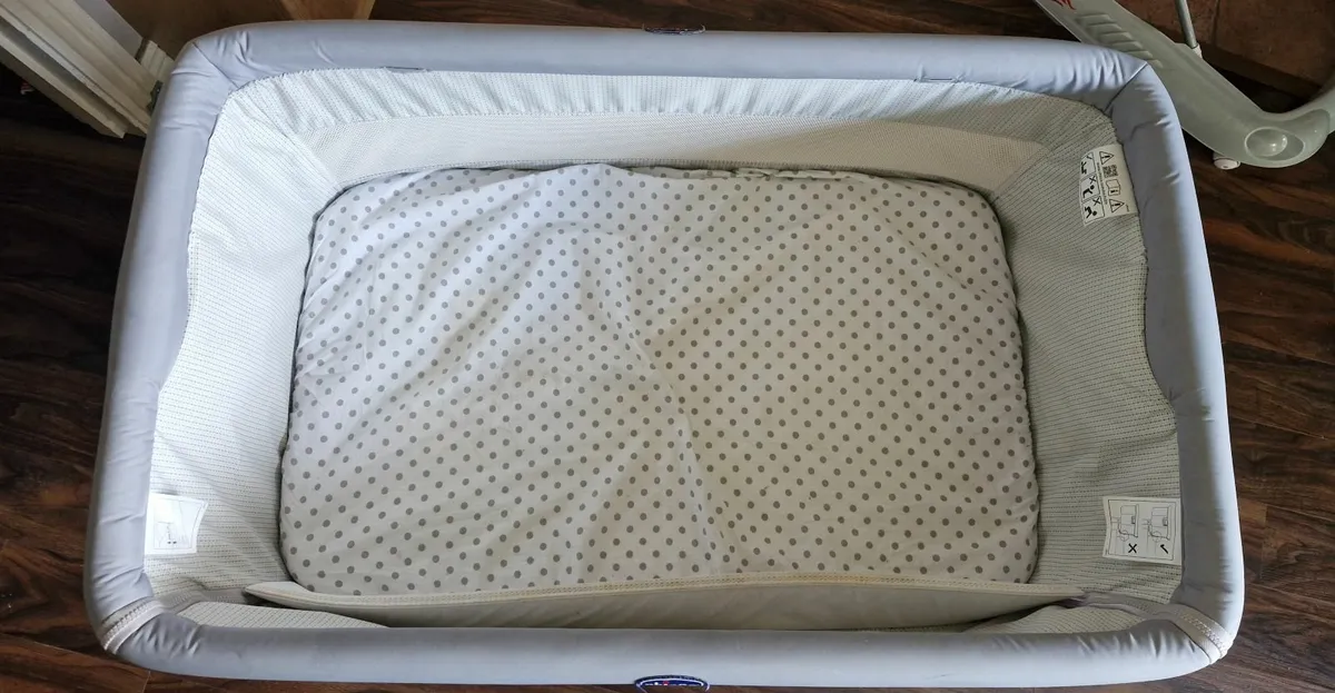 Chicco Co sleeper - Image 2