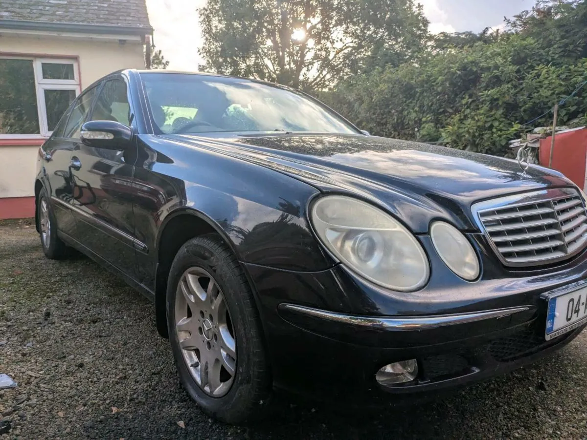 Mercedes E-200 - Image 1