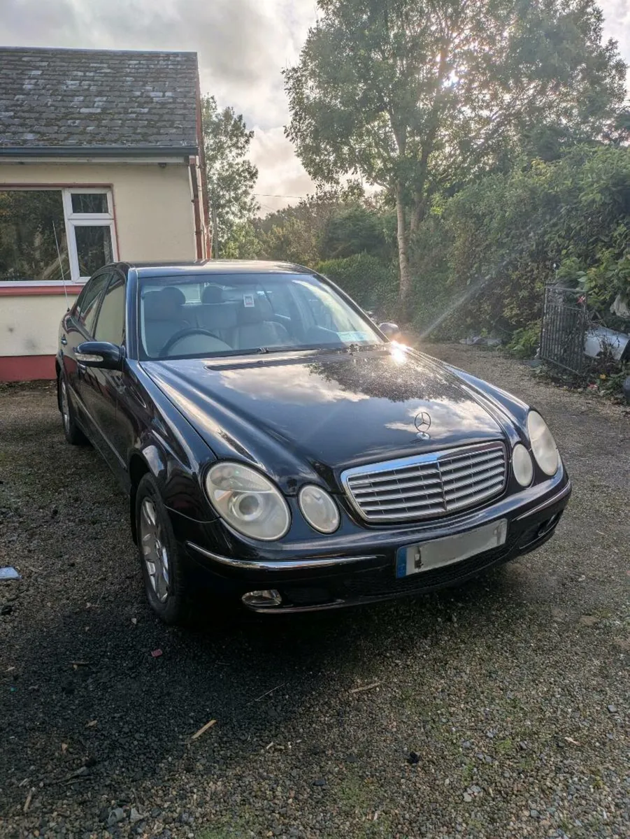 Mercedes E-200 - Image 2