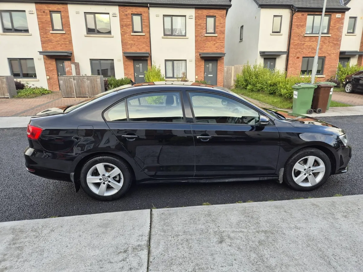 Volkswagen Jetta 2015 - low milage, service record - Image 3