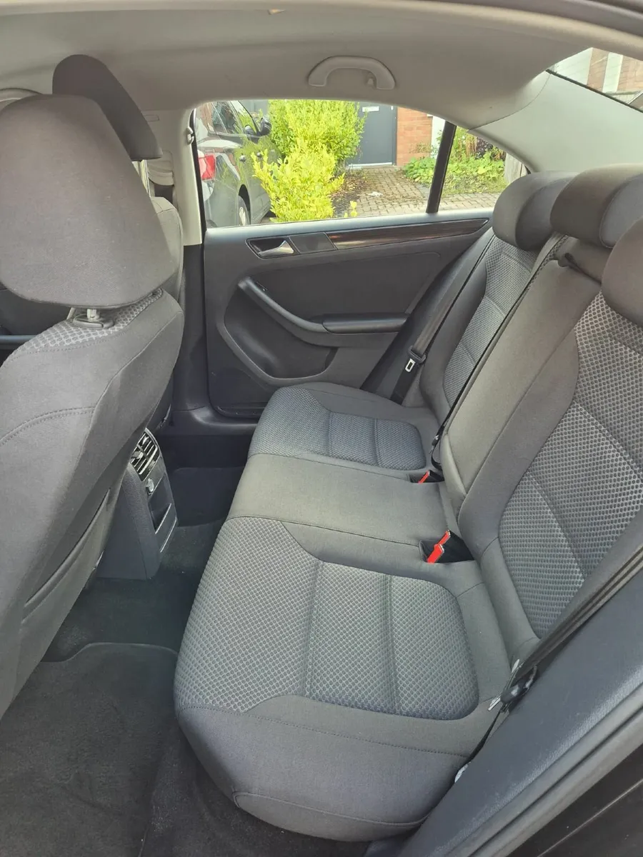 Volkswagen Jetta 2015 - low milage, service record - Image 4