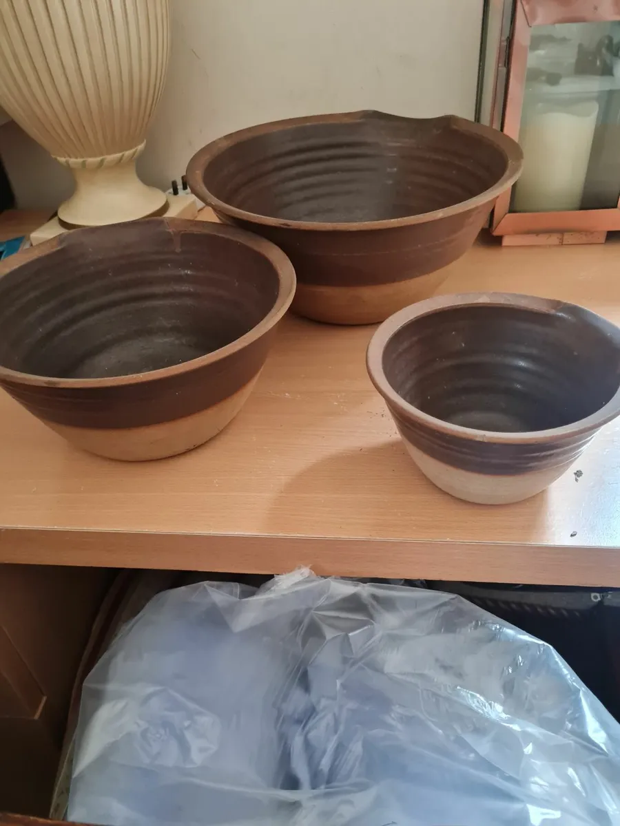 Pottery bowls - Image 1