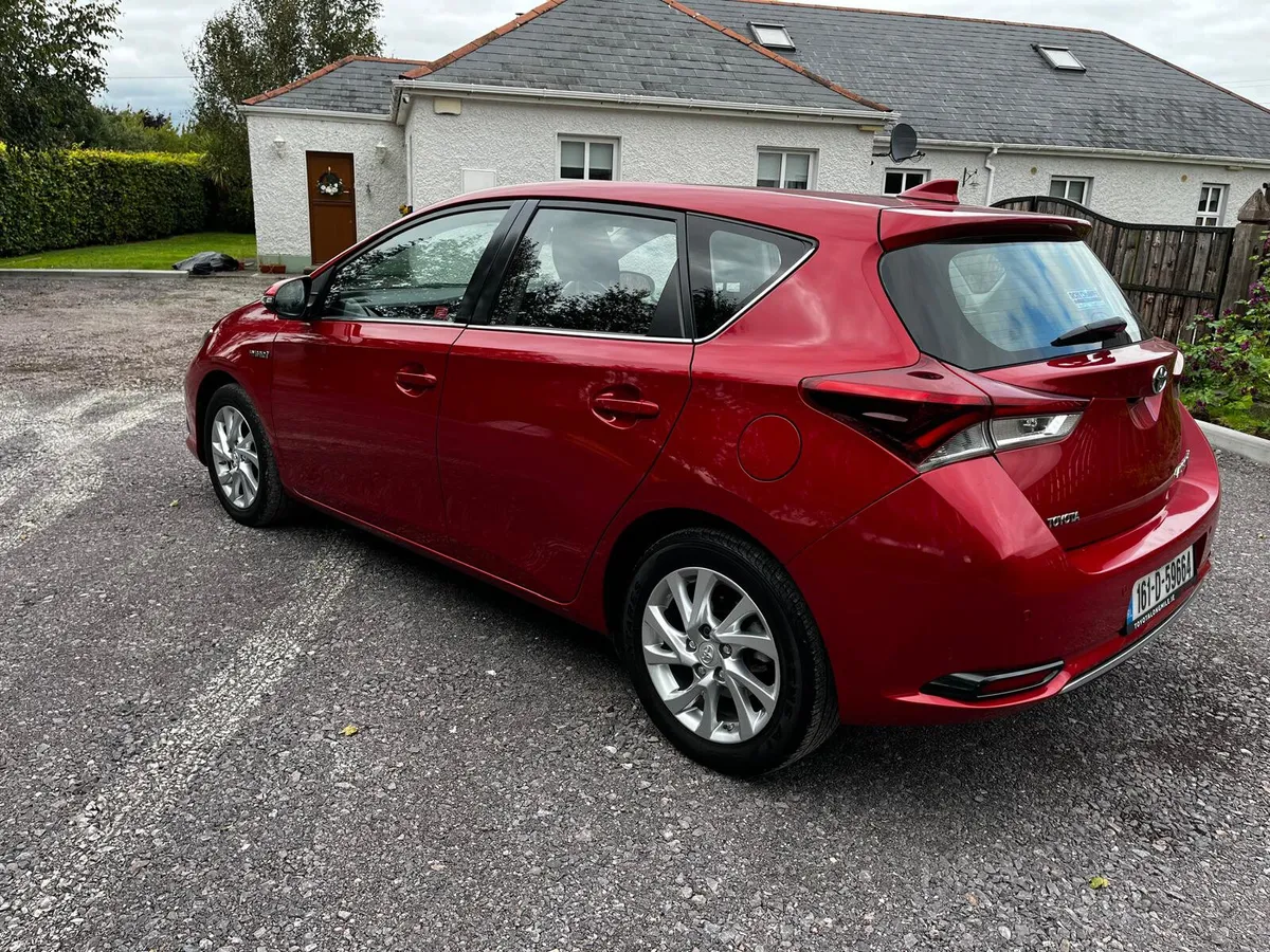 Toyota Auris 1.8 L Petro Hybrid Auto TAX & NCT - Image 2