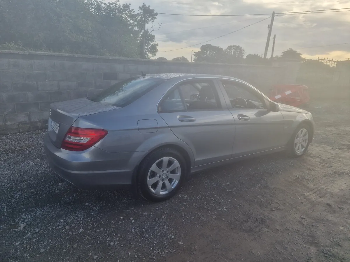 11 Mercedes-Benz C-Class 180 - Image 2