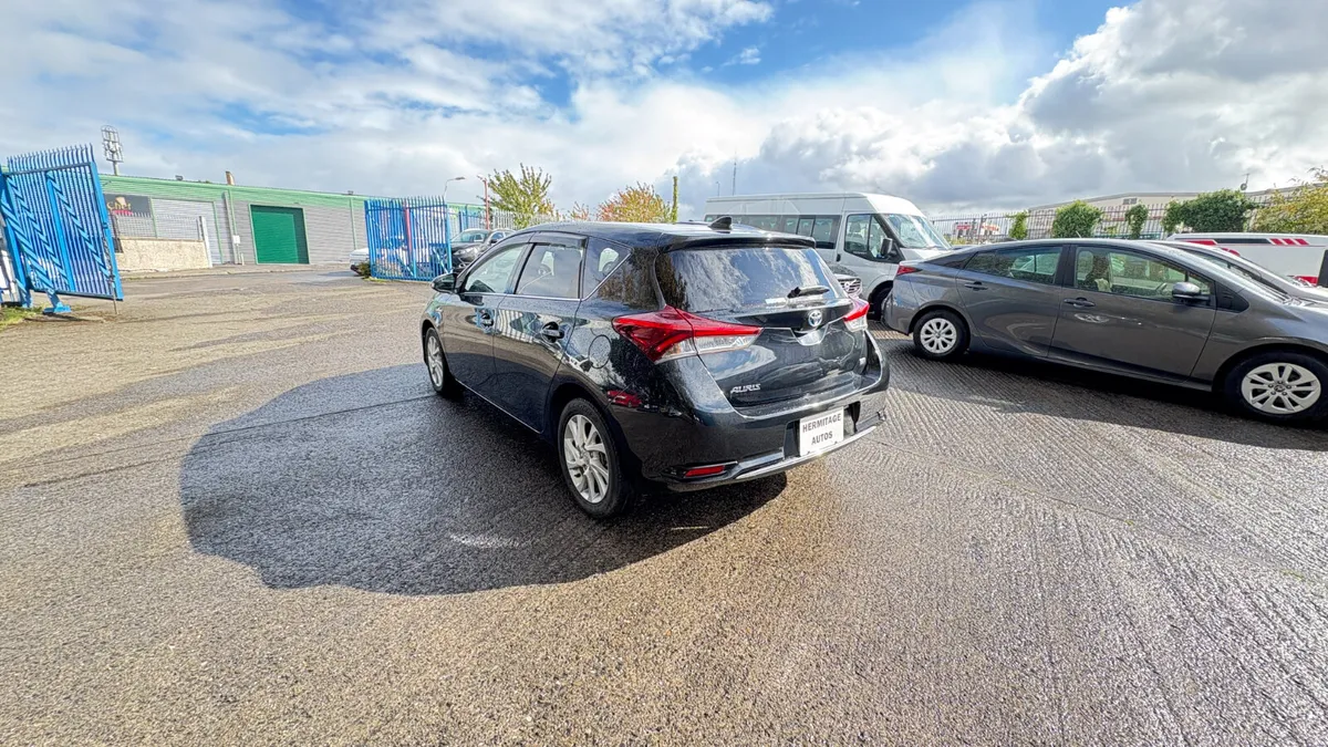 Toyota Auris 1.8 Hybrid 2016 - Image 4