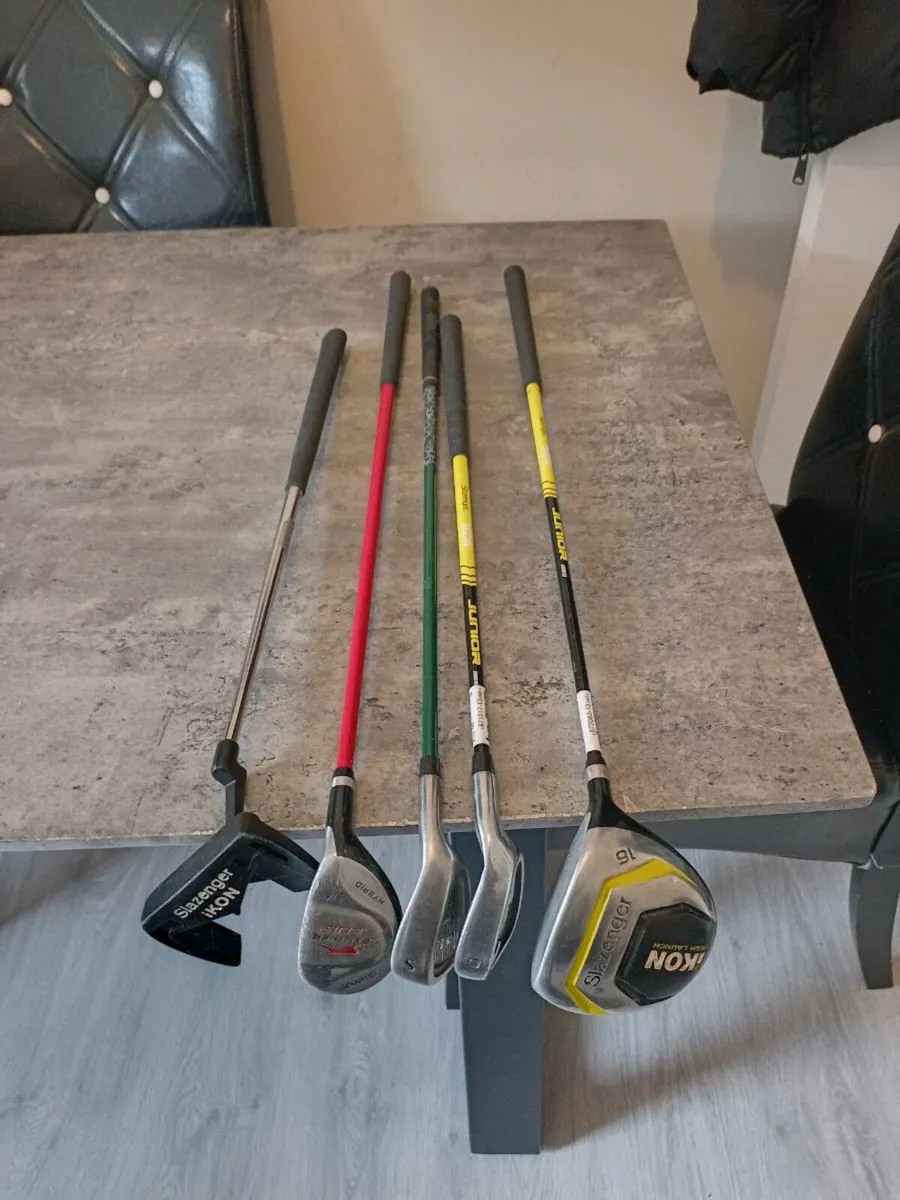 Junior golf clubs and bag with stand. - Image 1