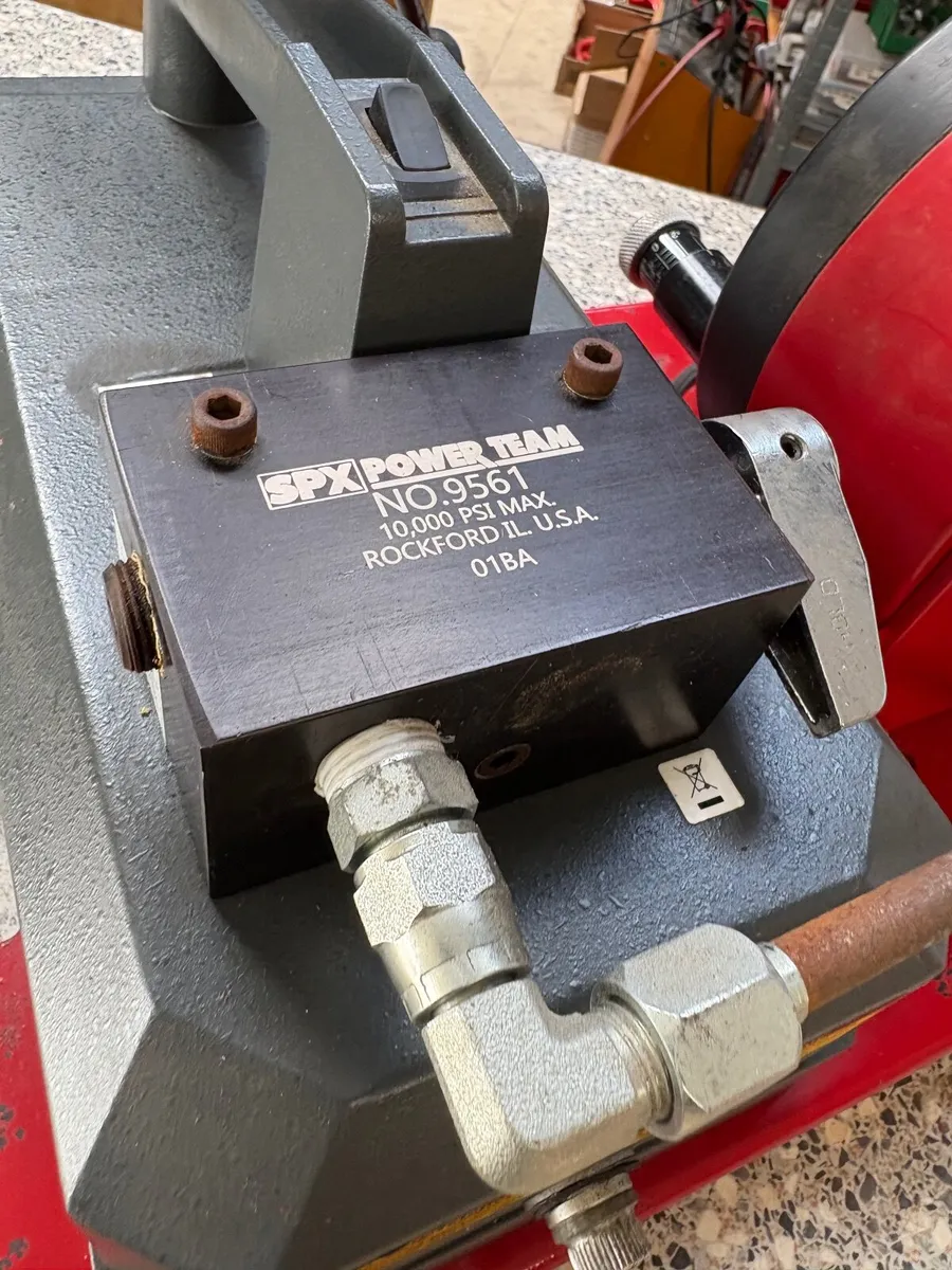 12v Hydraulic Hose swaging machine - Image 2