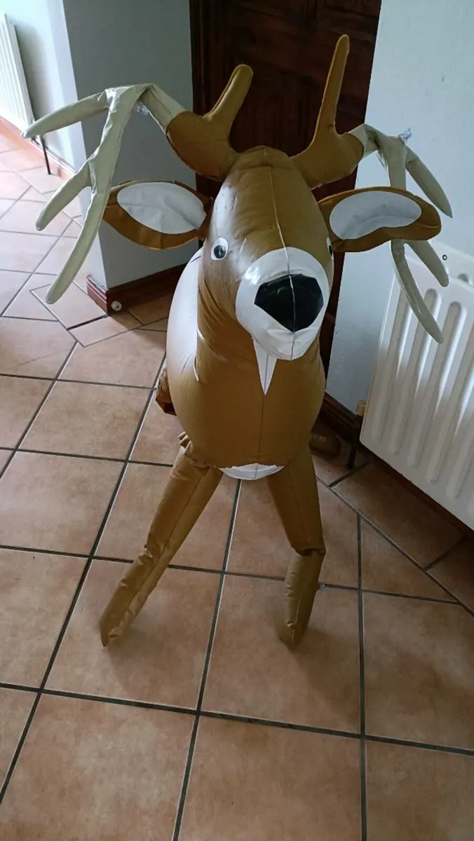 Blow up reindeer and 5 horses - Image 2