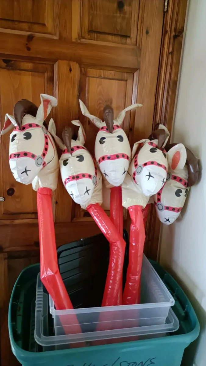 Blow up reindeer and 5 horses - Image 4