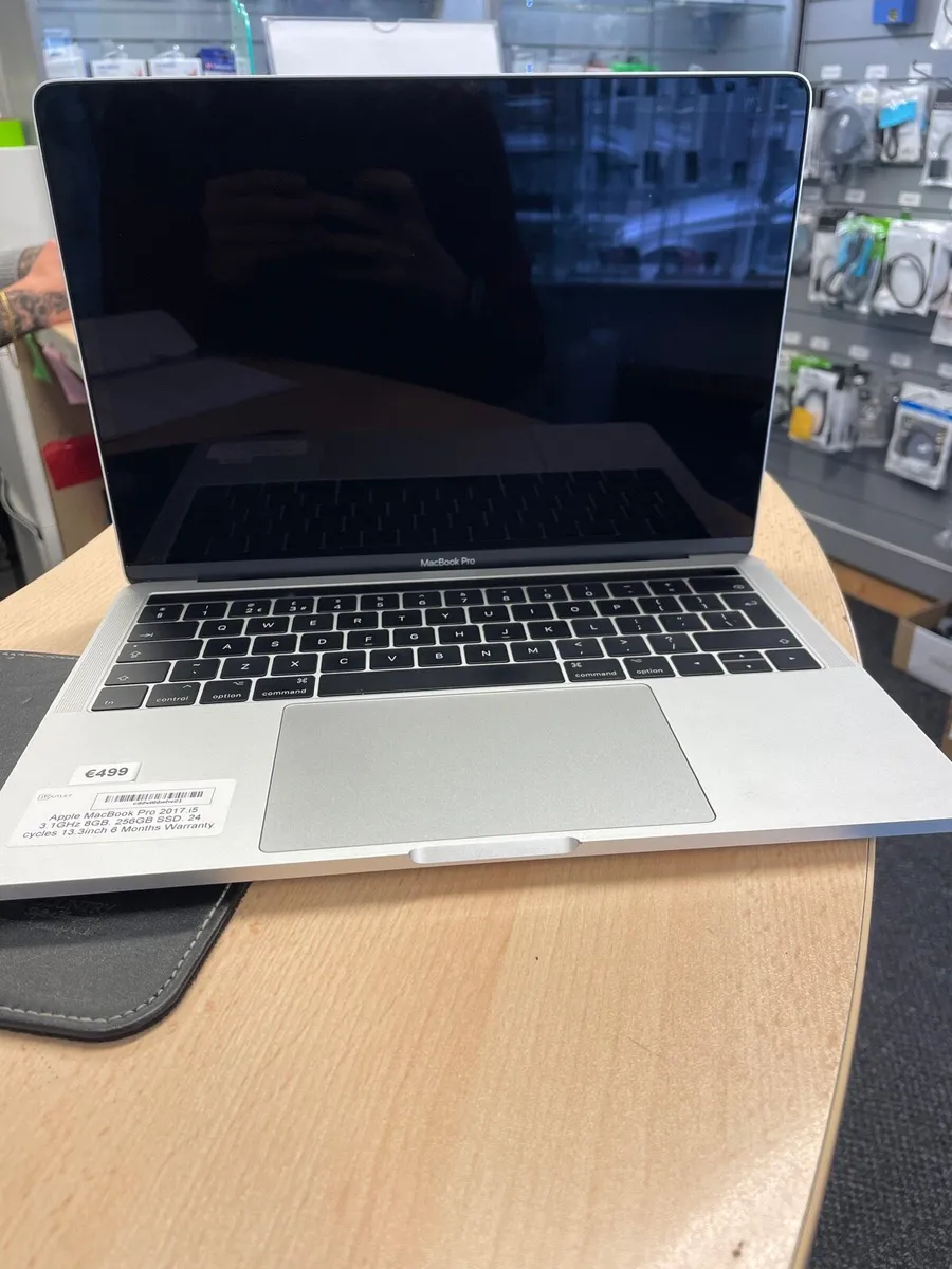 Apple MacBook Pro 2017 i5 - Image 1