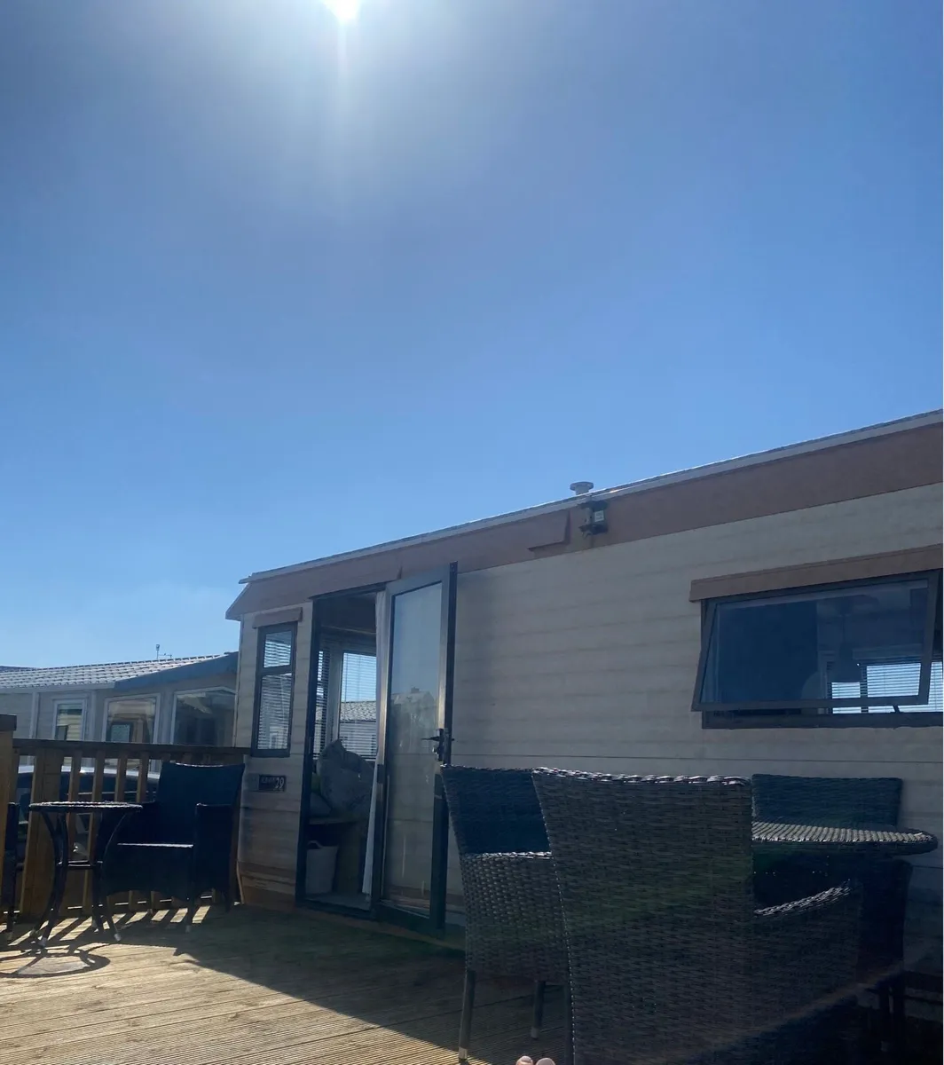 Cosy 2 bed Mobile Home - Image 2