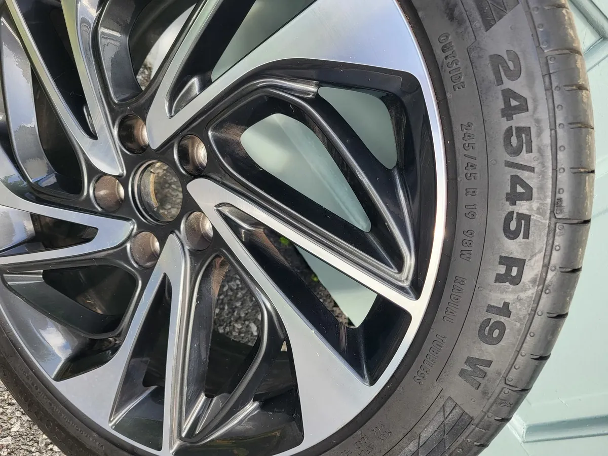 Hyundai tucson wheel + tyre - Image 1