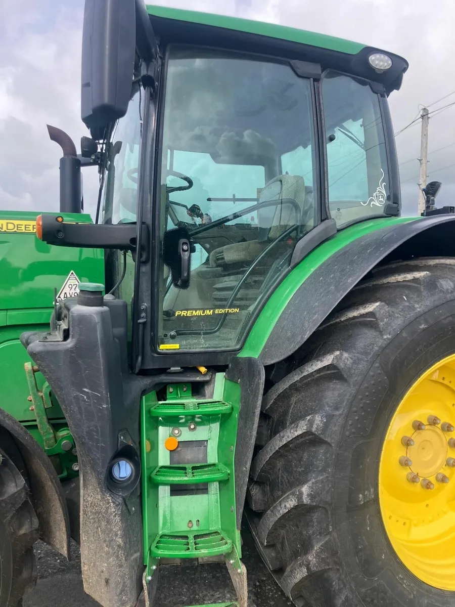 2020 John Deere 6215R - Image 2