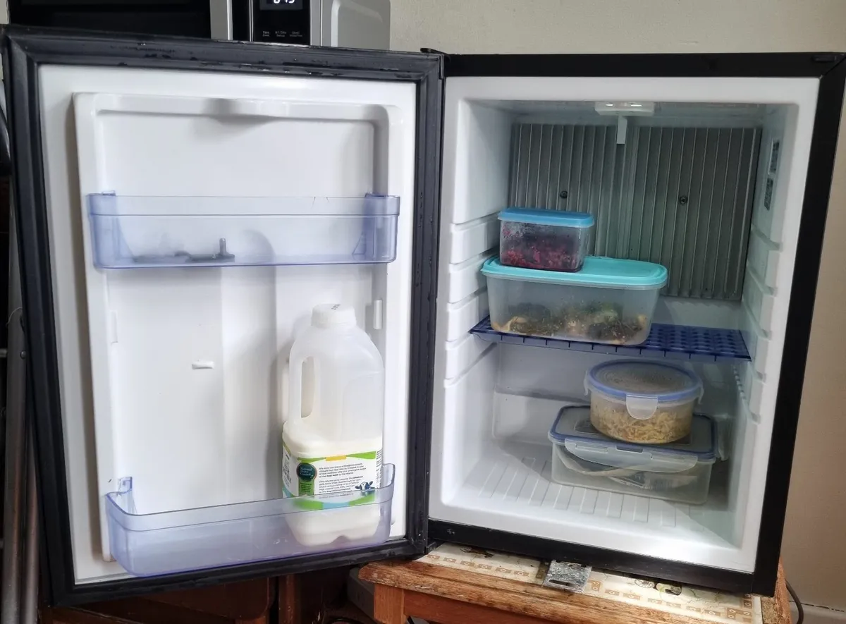 40L 12v camper/office fridge - Image 1