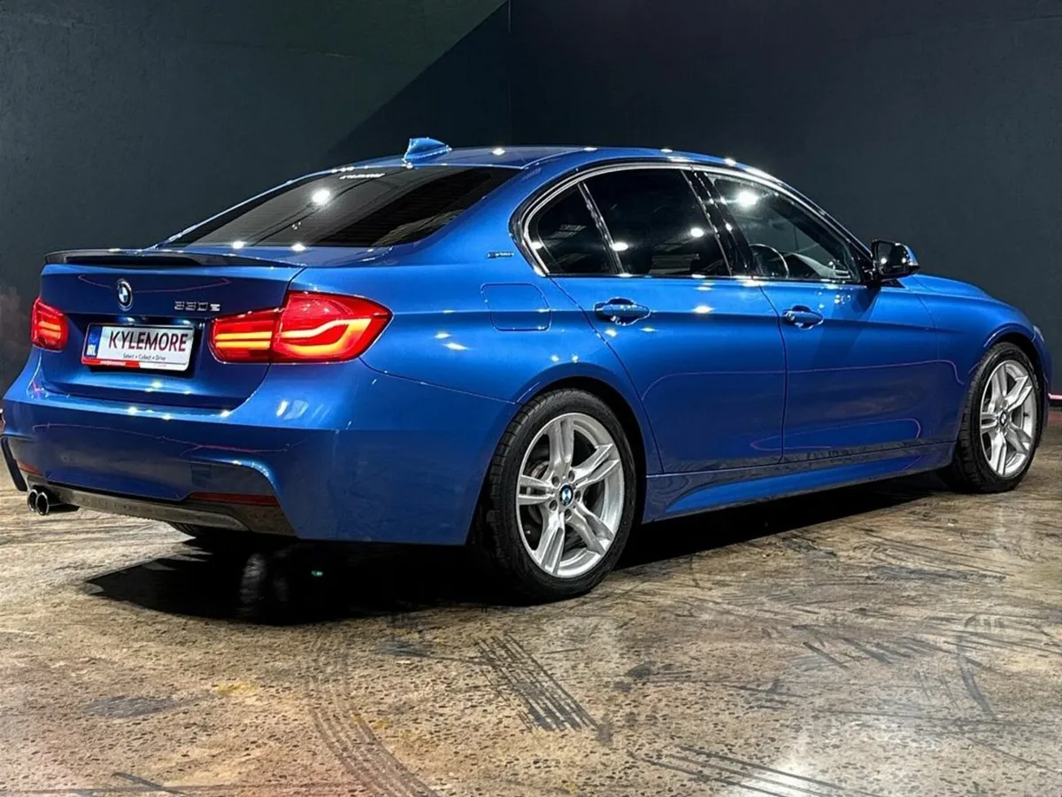 BMW 3-Series 330e PETROL PLUG-IN HYBRID - CRUISE C - Image 3