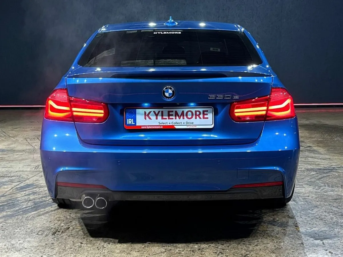 BMW 3-Series 330e PETROL PLUG-IN HYBRID - CRUISE C - Image 4