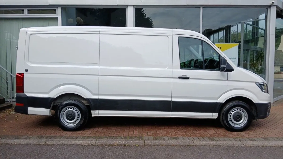 Volkswagen Crafter Trendline 30 MWB 140BHP  white - Image 3