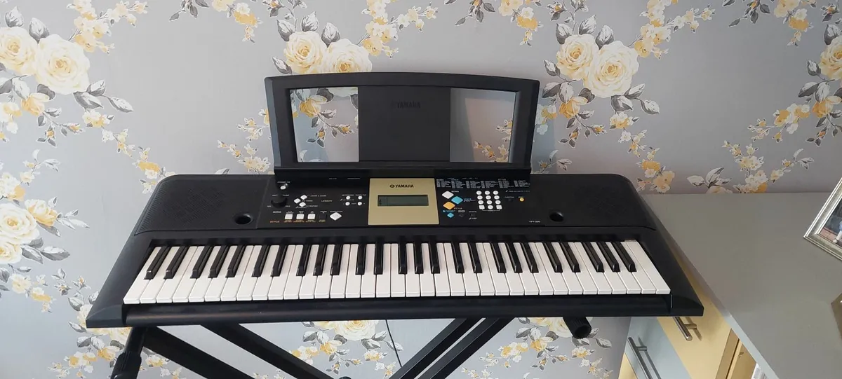Yamaha Keyboard - Image 3