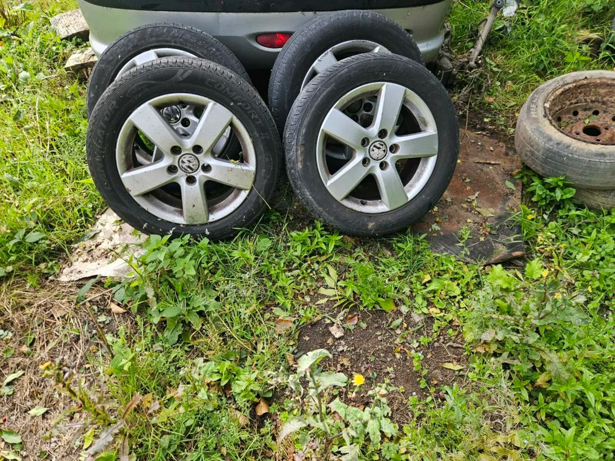 Mk5 golf alloys and mk4 golf alloys - Image 1