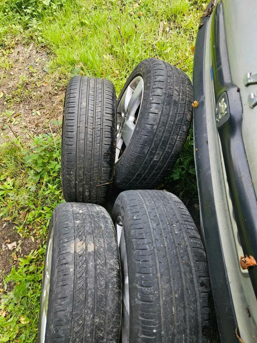 Mk5 golf alloys and mk4 golf alloys - Image 3