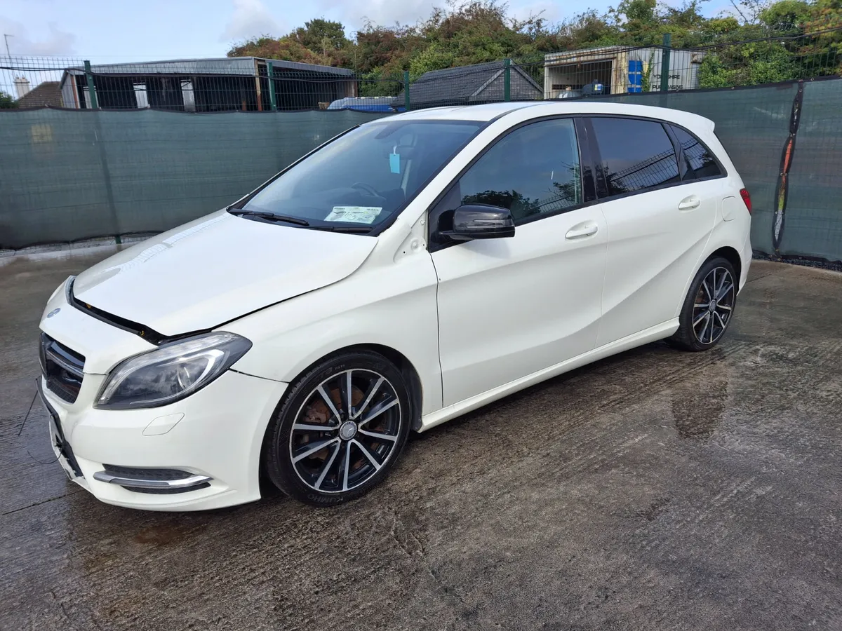 2014 Mercedes B-Class 180B - Image 2