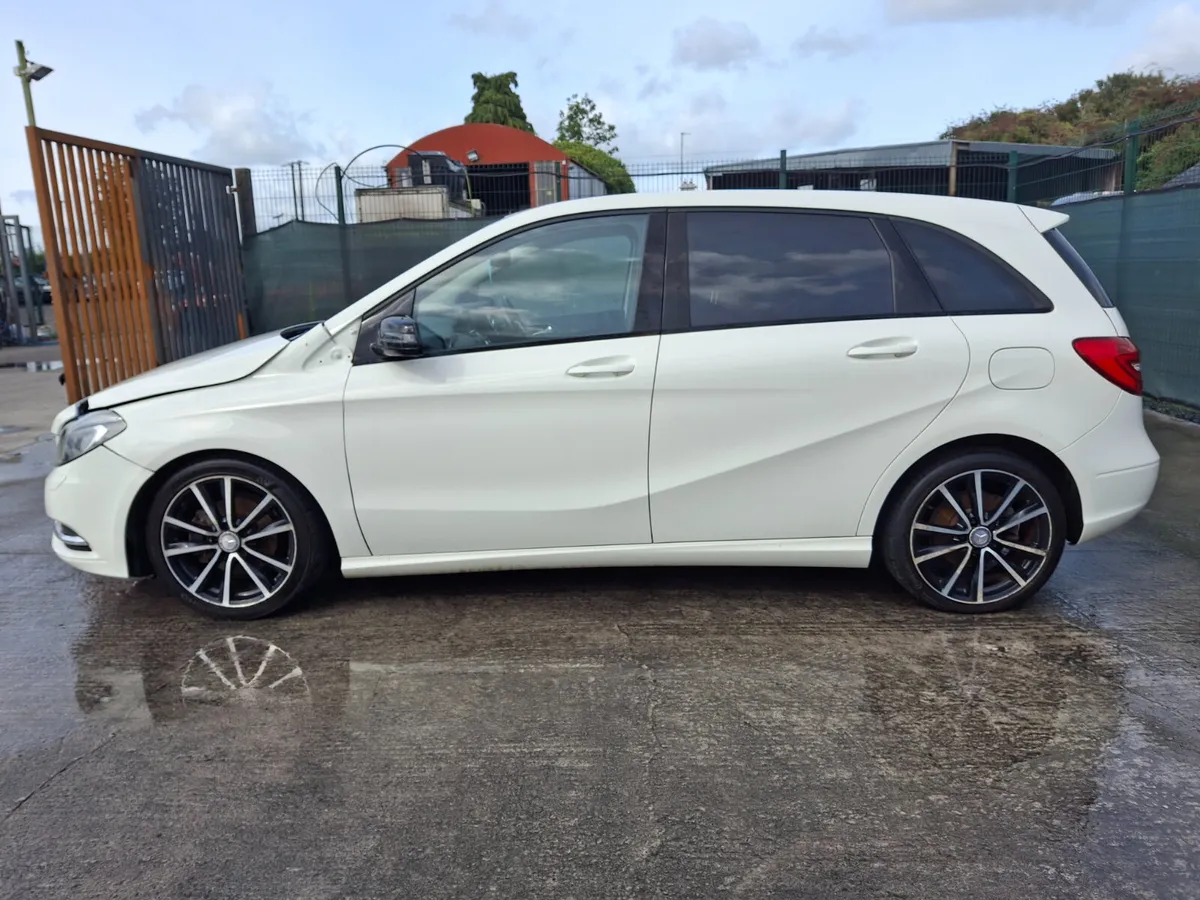 2014 Mercedes B-Class 180B - Image 3