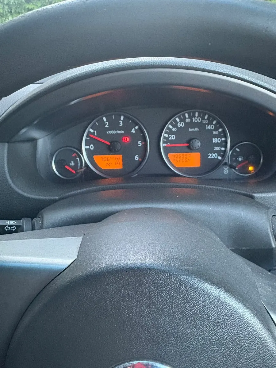 Nissan Pathfinder 2005 - Image 2