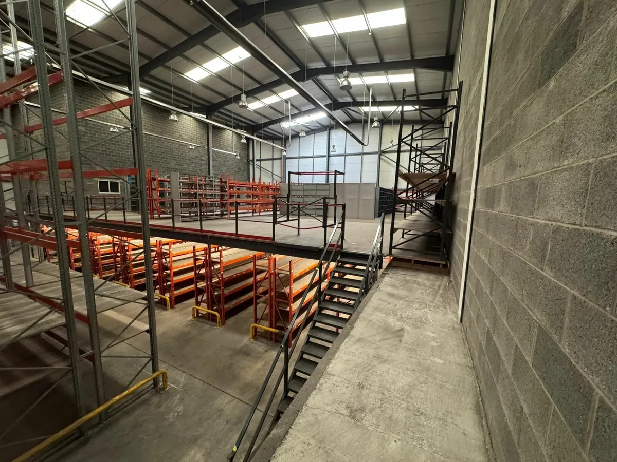 Large variety of pallet racking - Image 3