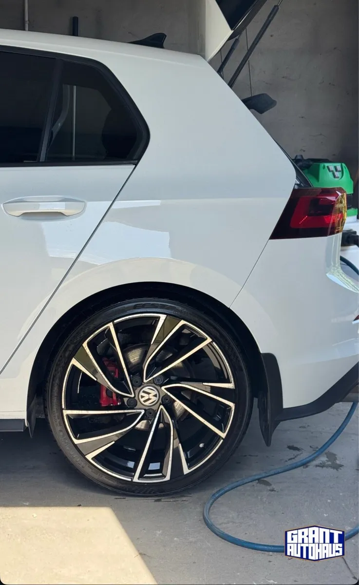 Car - Image 2