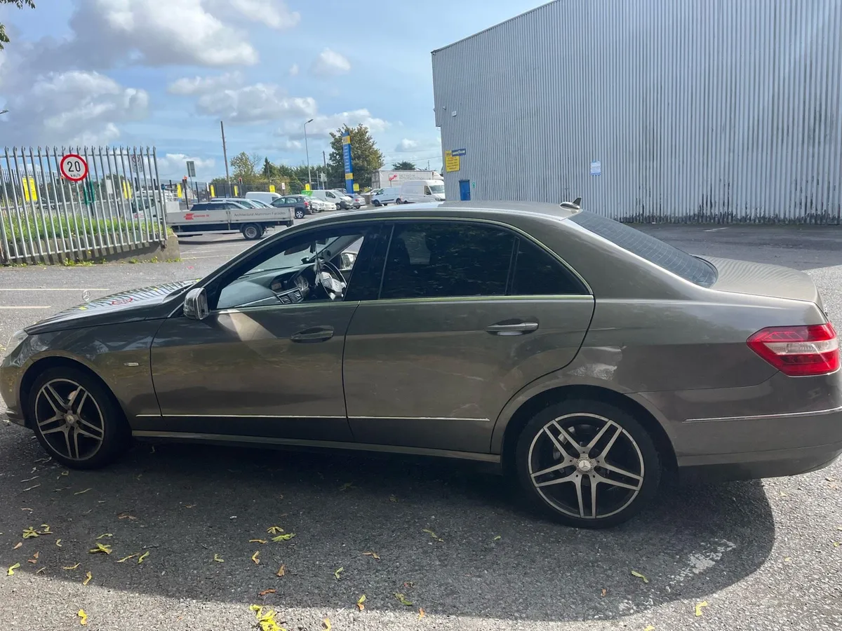 Car - Image 3