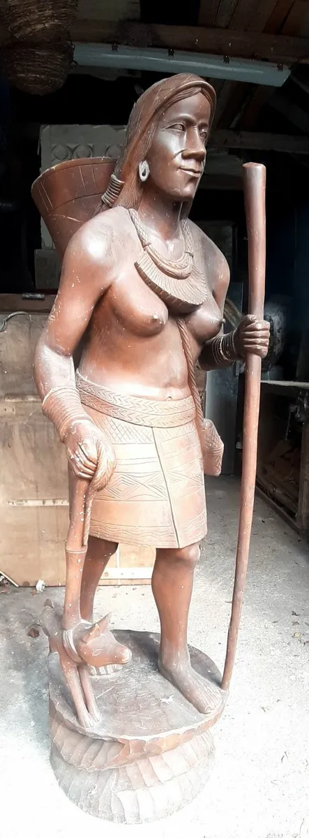 Carved tribal lady - Image 4