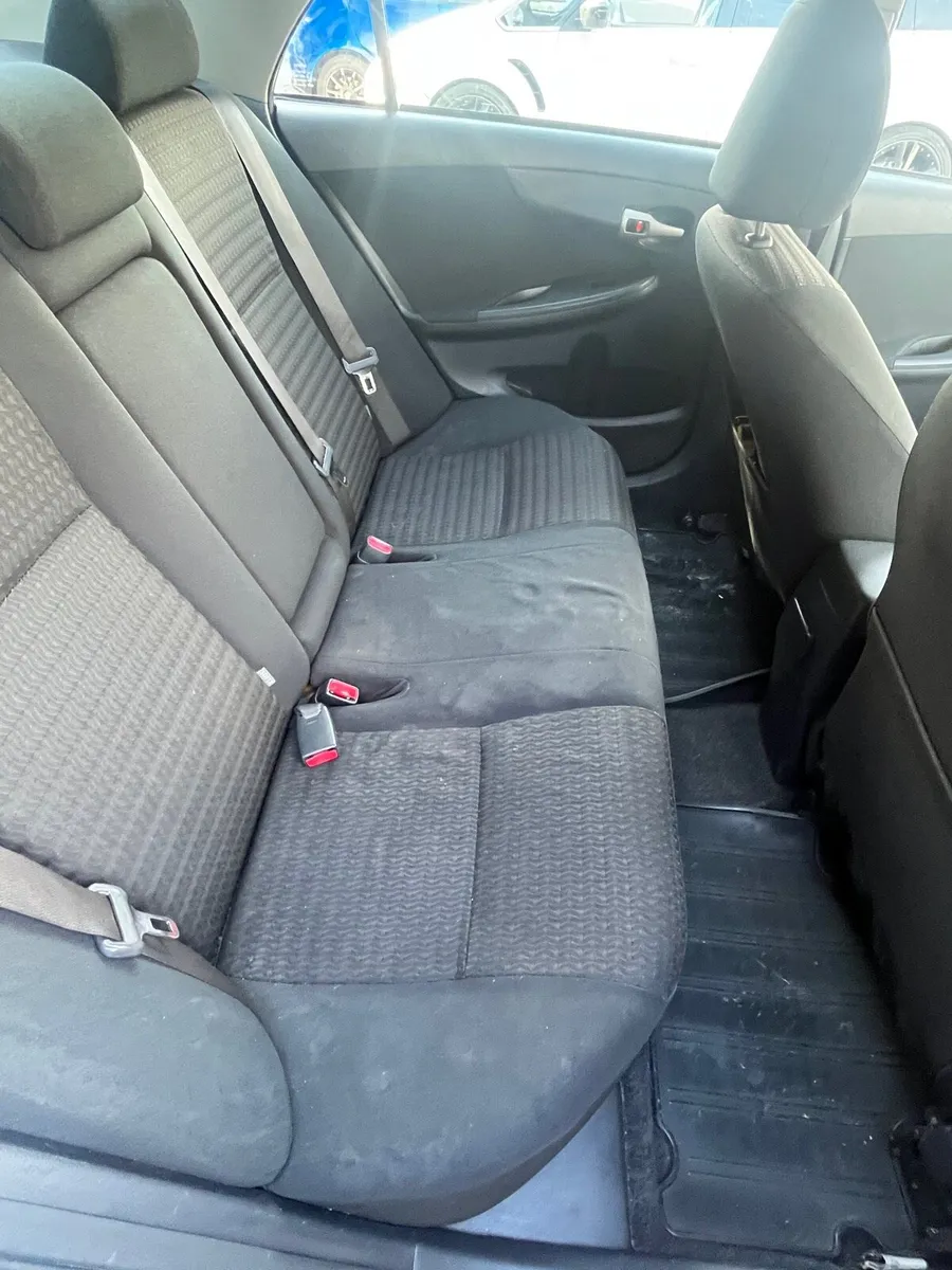 Toyota corrolla - Image 3