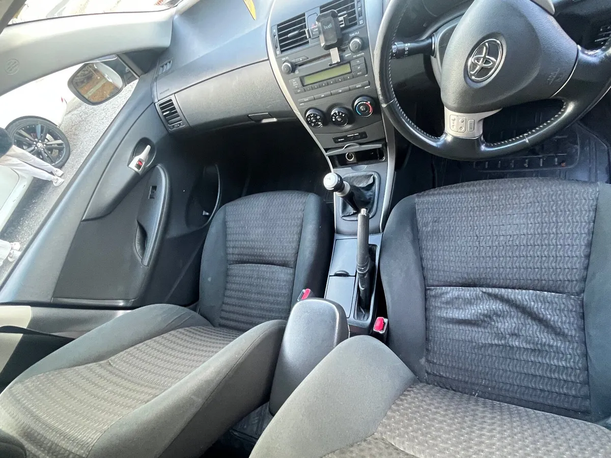 Toyota corrolla - Image 4
