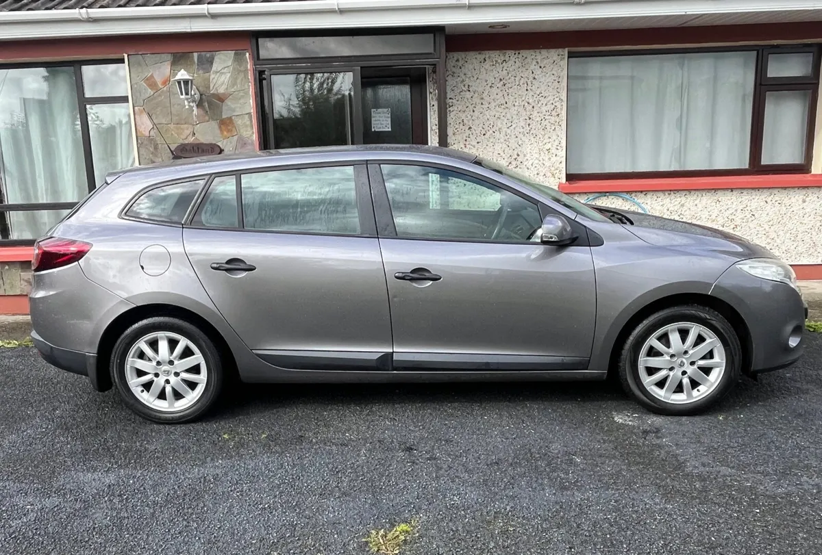 Renault Megane Estate NEW NCT AND TAX - Image 3
