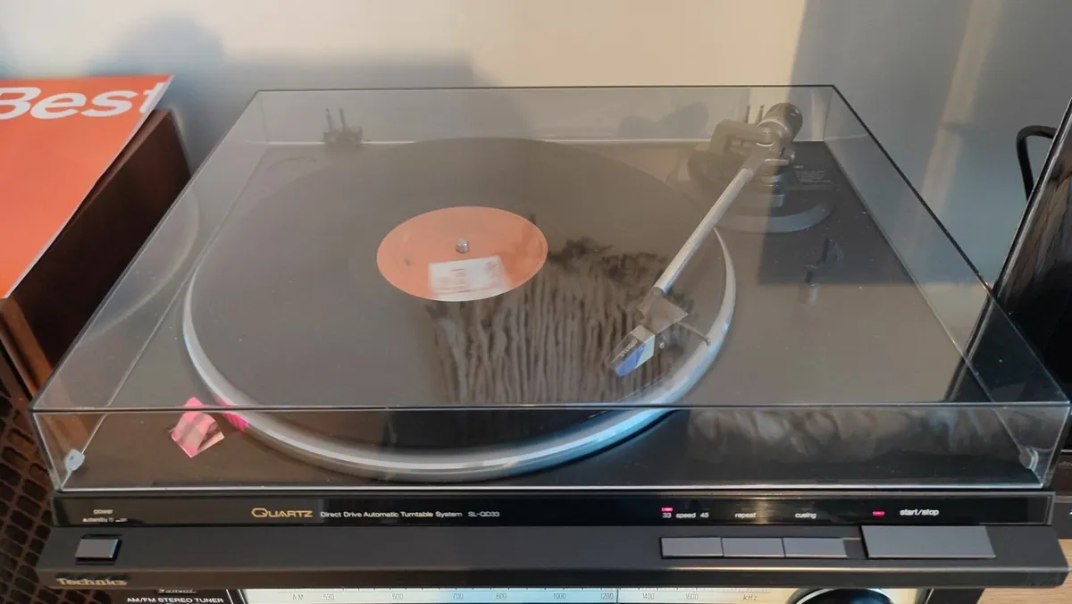 TECHNICS SL-QD33 turntable,Direct Drive, Full Auto - Image 1