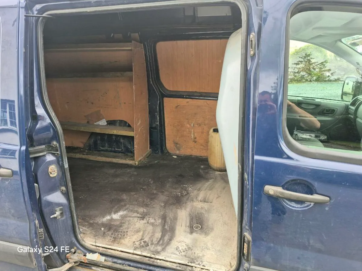 Van - Image 4
