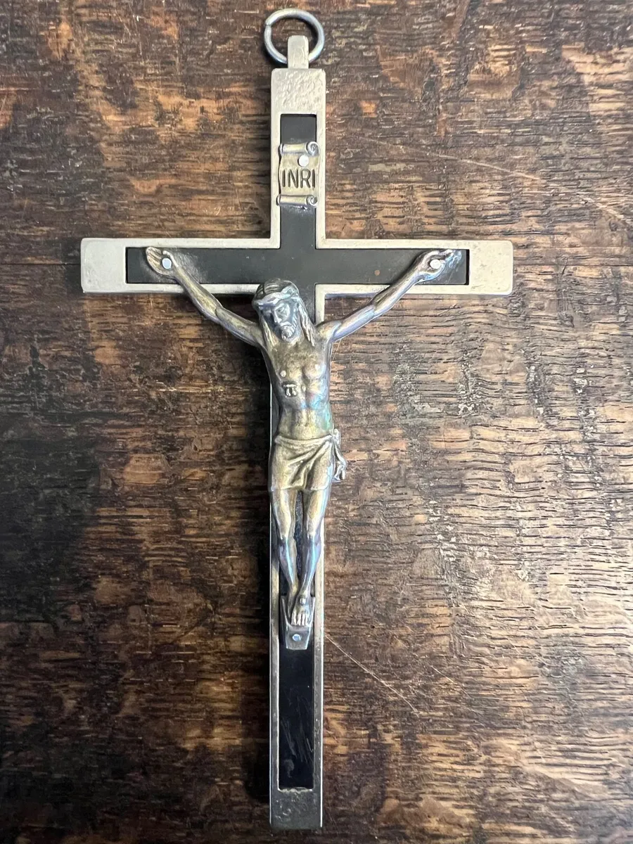 Pair of Vintage Crucifixes - Image 2