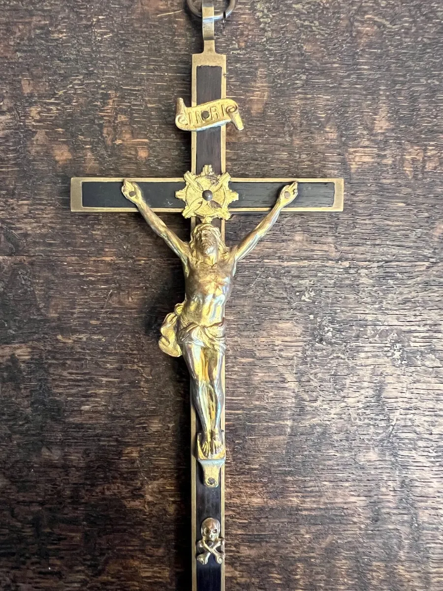 Pair of Vintage Crucifixes - Image 3