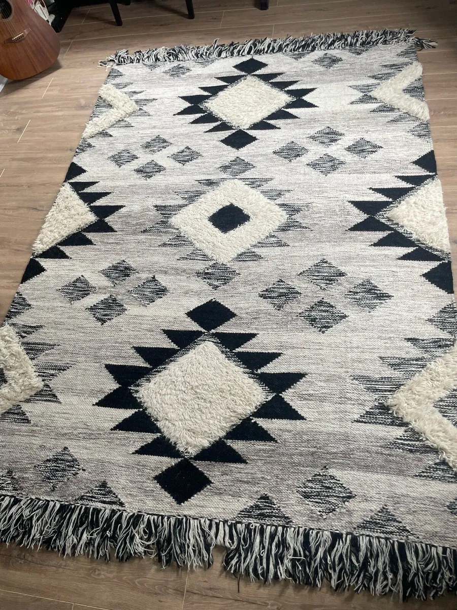Large Rug - Image 1